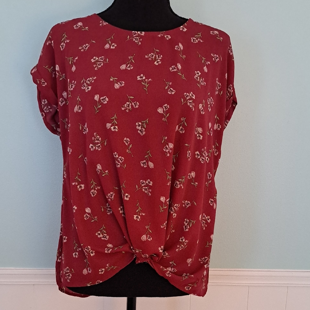 HIPPIE ROSE Sweet Burgundy Floral Short-sleeve Top w/Faux Knot in Front, Size M